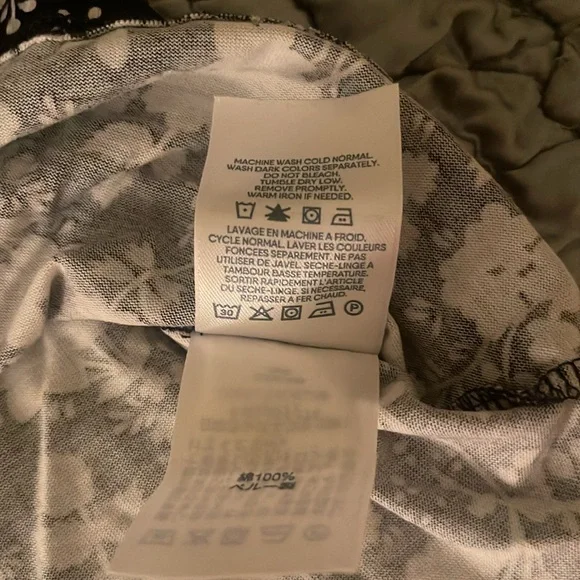 Lands End Supima Cotton Relaxed LS Floral Pattern Crew Neck Tee Small NWT - Picture 7 of 10